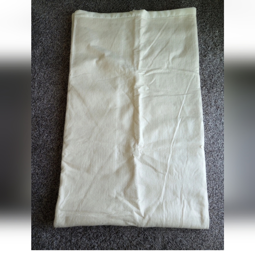 Vintage North Crest Acrylic Blanket 90"X102" Satin Trim Vanilla See Description